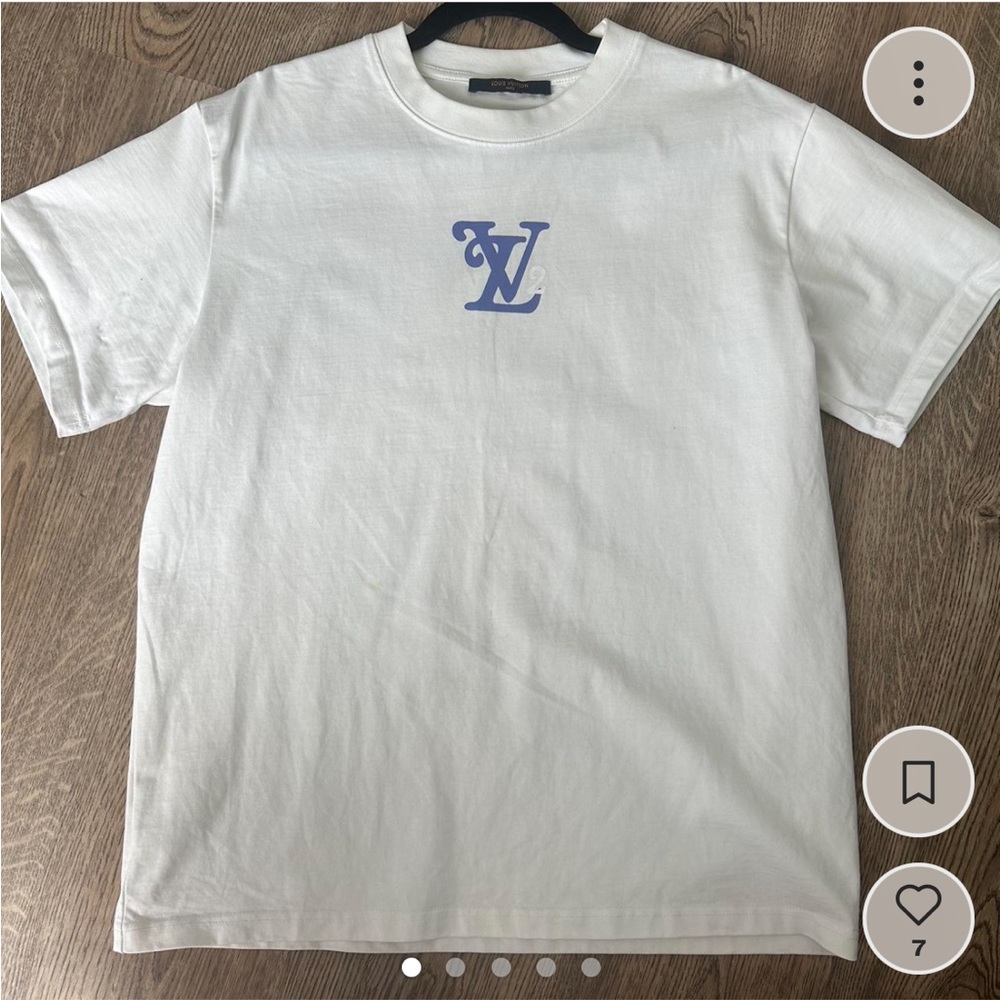 Louis Vuitton tshirt
Size M